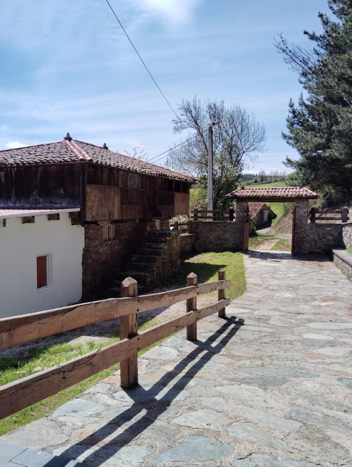 Hotel El Nuevo Semellon Aceptamos Mascotas Tineo Exteriör bild